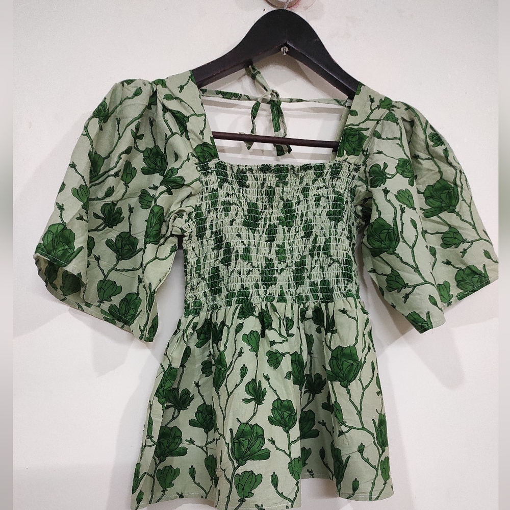 Green Square Neck Smocked Top 💚 - Picture 12 of 13